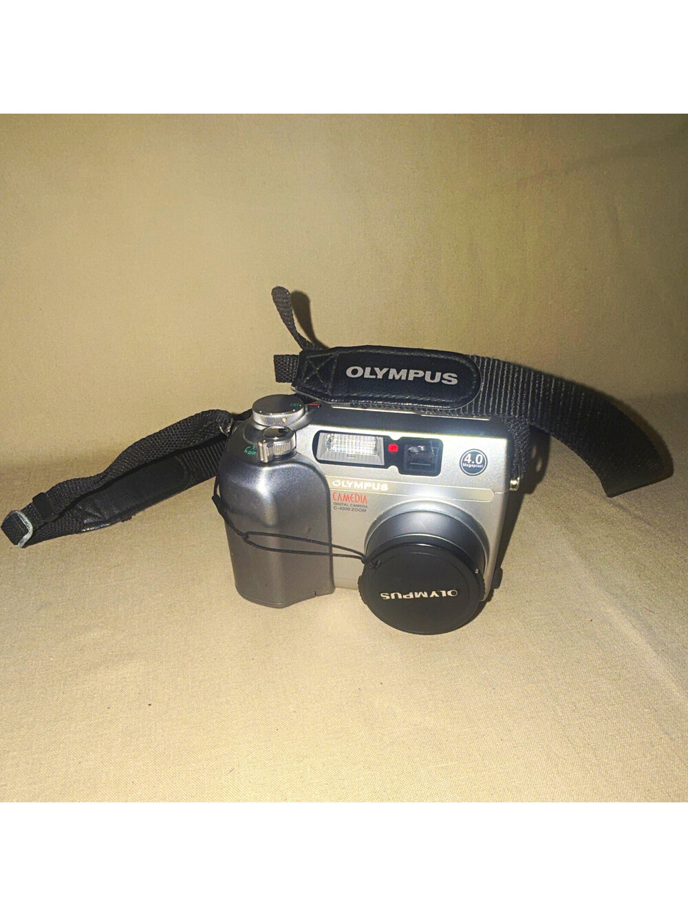 Olympus CAMEDIA C-4000 ZOOM 4.0MP Digital Camera Auto Focus Flash Silver
